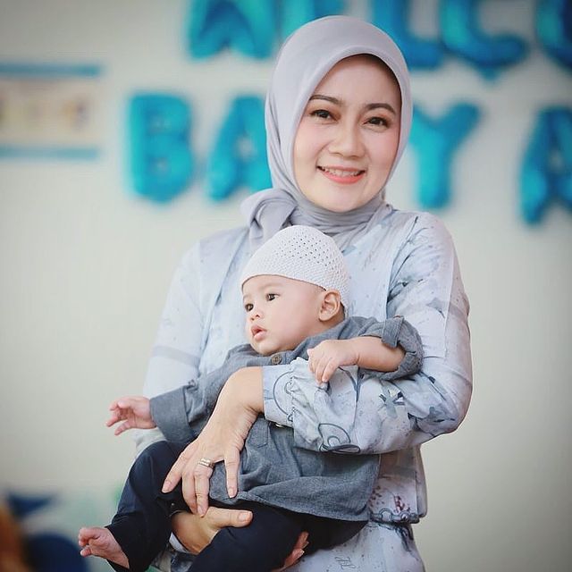 10 Potret keluarga Ridwan Kamil bersama sang putra angkat, manis abis