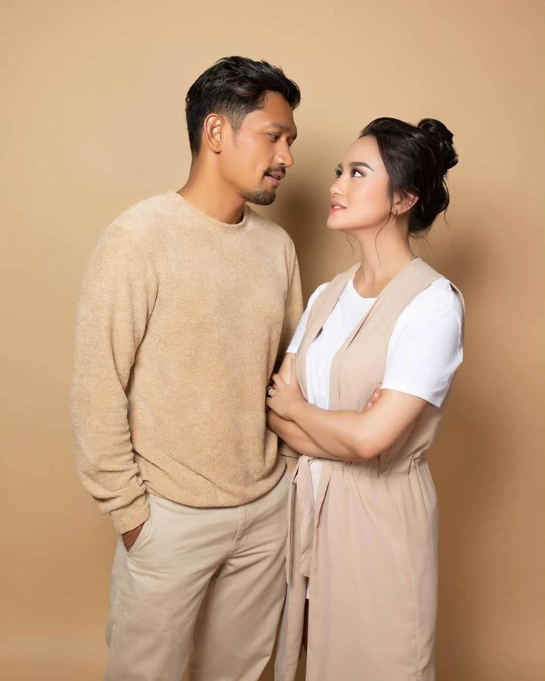 Go public, 9 potret mesra Ibnu Jamil dan Ririn Ekawati ini bikin iri