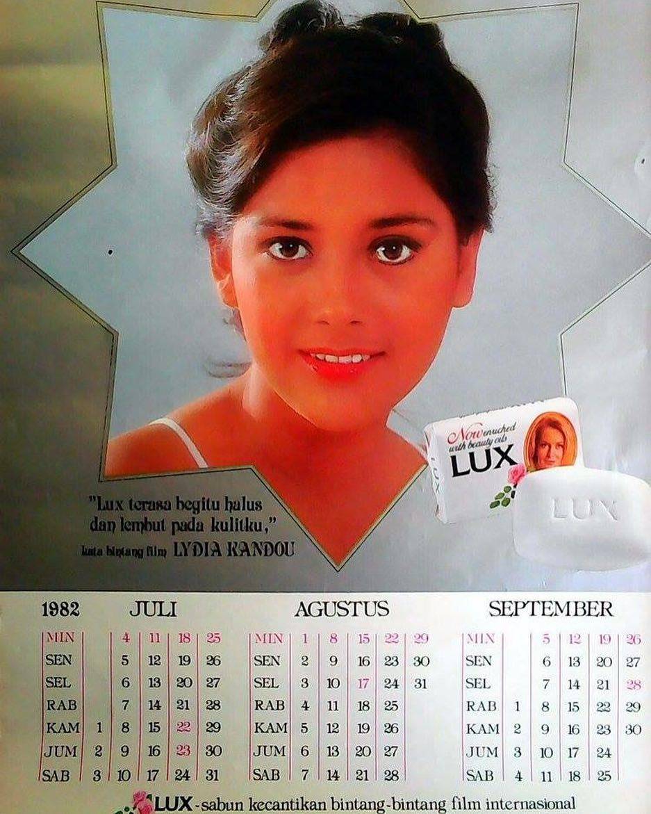 6 Potret seleb lawas saat jadi model kalender jadul, cantik banget