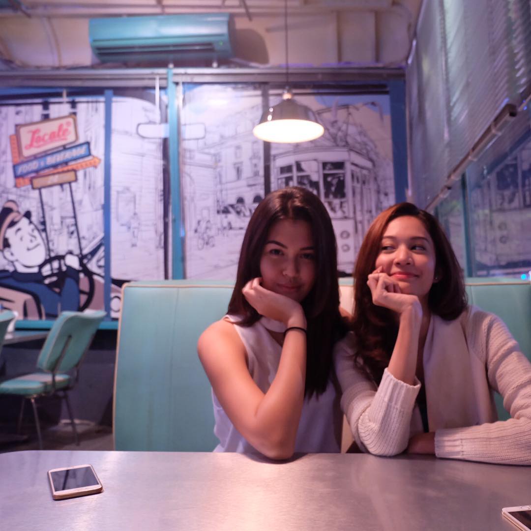 7 Potret keakraban Faradilla Yoshi dan Rebecca Tamara di dunia nyata