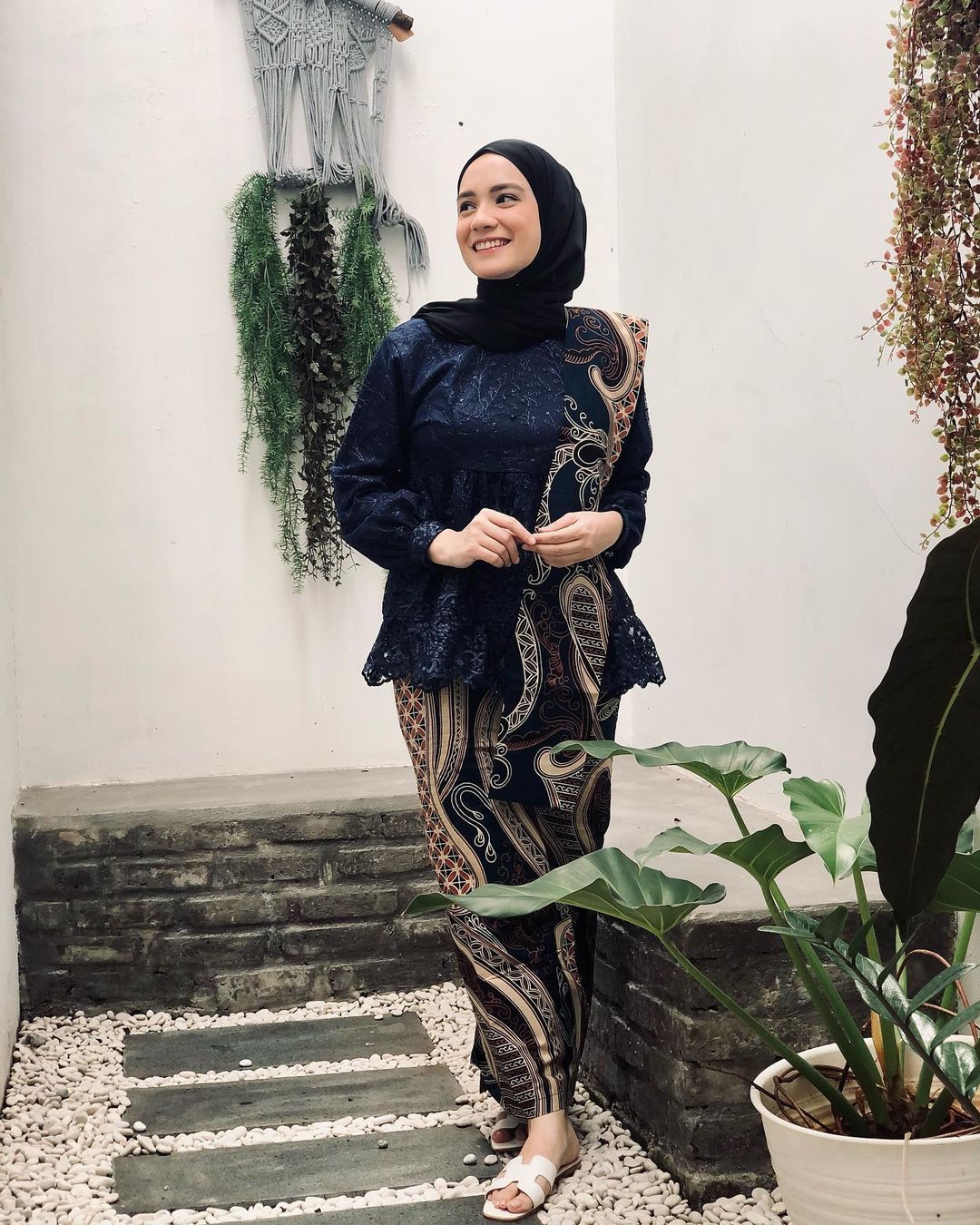 6 Potret cantik Putri Anne, istri Arya Saloka yang memesona