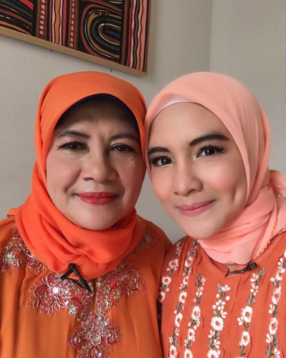 Jarang tersorot, ini 7 potret kedekatan Intan Nuraini dan sang mama