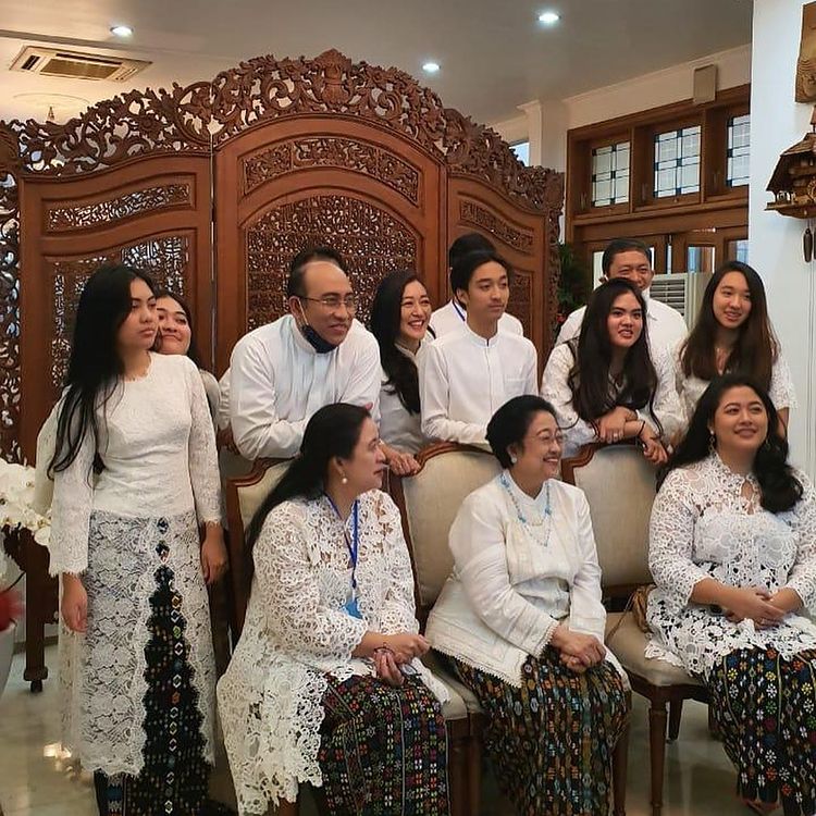 Jarang diketahui, ini 7 potret pejabat wanita saat bersama keluarganya
