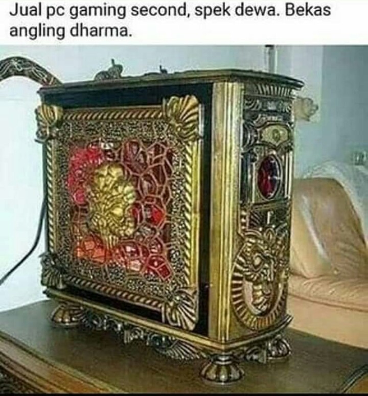 9 Meme lucu tentang hobi cowok yang nggak dipahami cewek