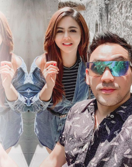 7 Potret mesra Jenita Janet dan sang suami, romantis banget