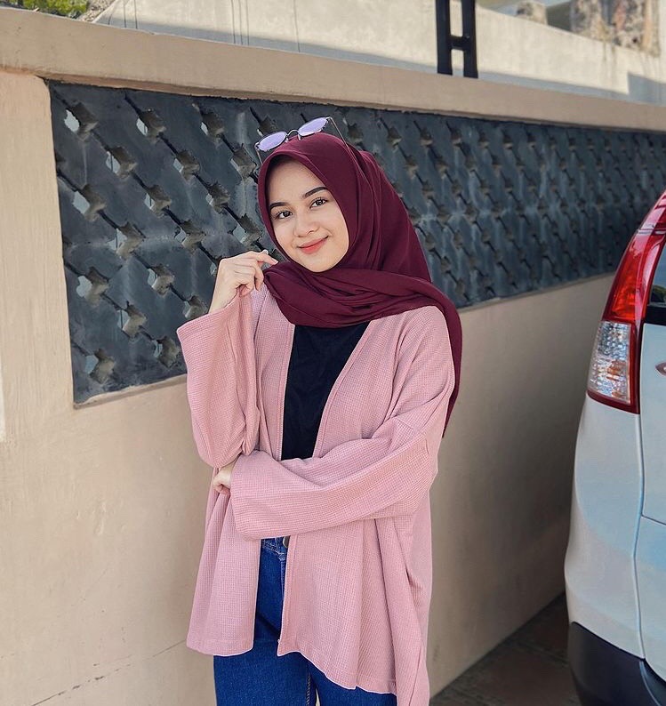 Sentuhan warna pink agar terlihat anggun dan feminim