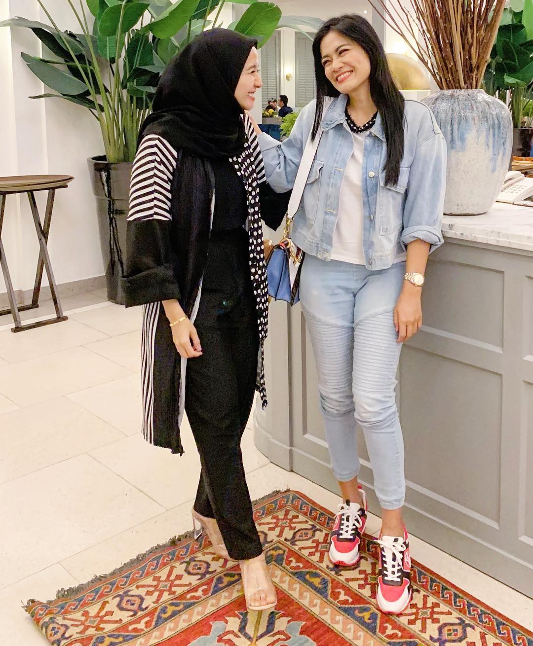 6 Potret elegan Laudya Chintya Bella saat kenakan outfit serba hitam
