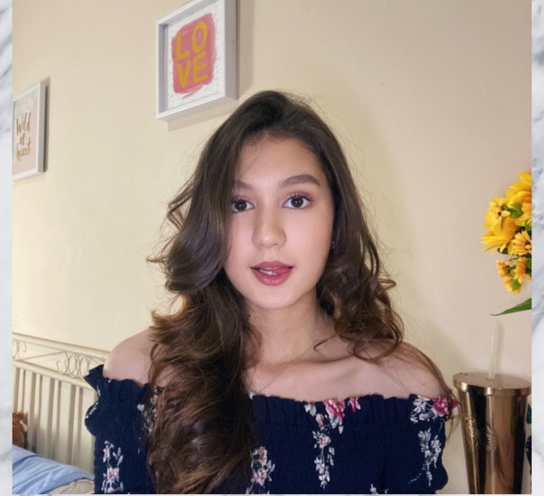 Artis cantik berusia 18 tahun