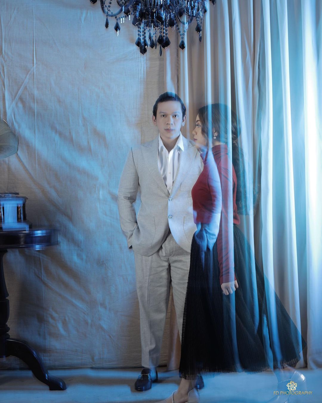 5 Photoshoot ala Jordy Onsu dan Frislly Herlind, elegan dan serasi