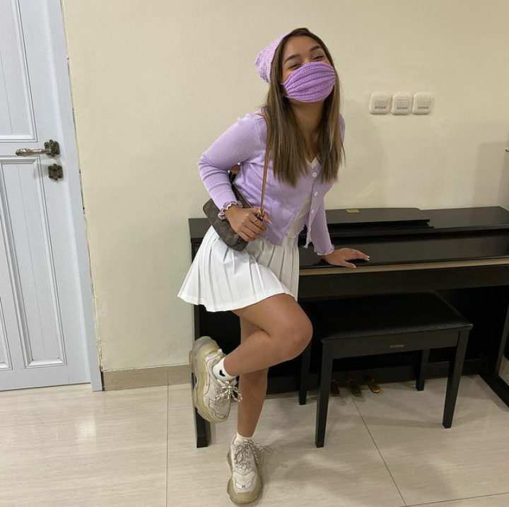 Outfit 5 selebgram saat kenakan masker ini bisa kamu jadikan inspirasi