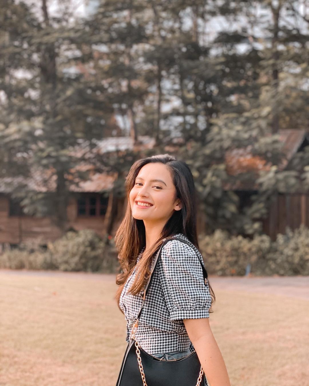 8 Potret Femila Sinukaban, kontestan Indonesian Idol berparas cantik