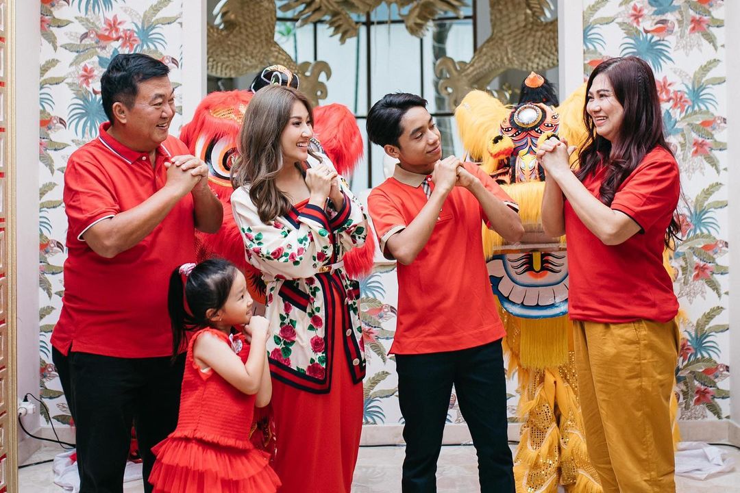 6 Potret meriah perayaan Imlek ala keluarga The Onsu, penuh kehangatan