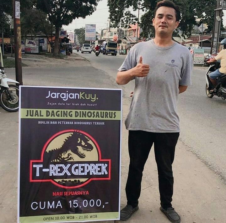 10 Strategi marketing nyeleneh pedagang ini bikin geleng kepala
