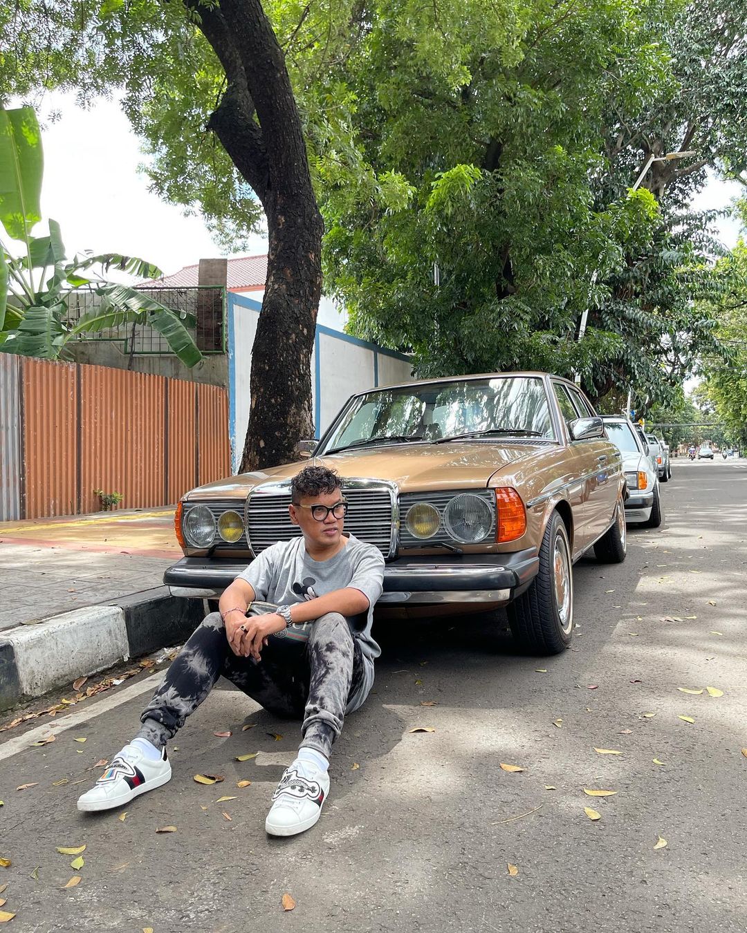 6 Potret Uya Kuya dengan mobil klasiknya, keren abis