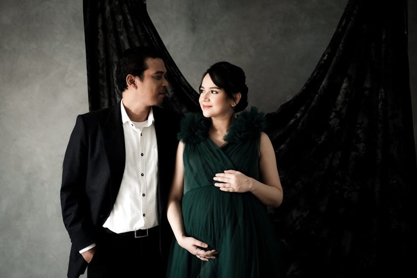 Hamil anak pertama, ini 5 potret Angelica Simperler pamer baby bump