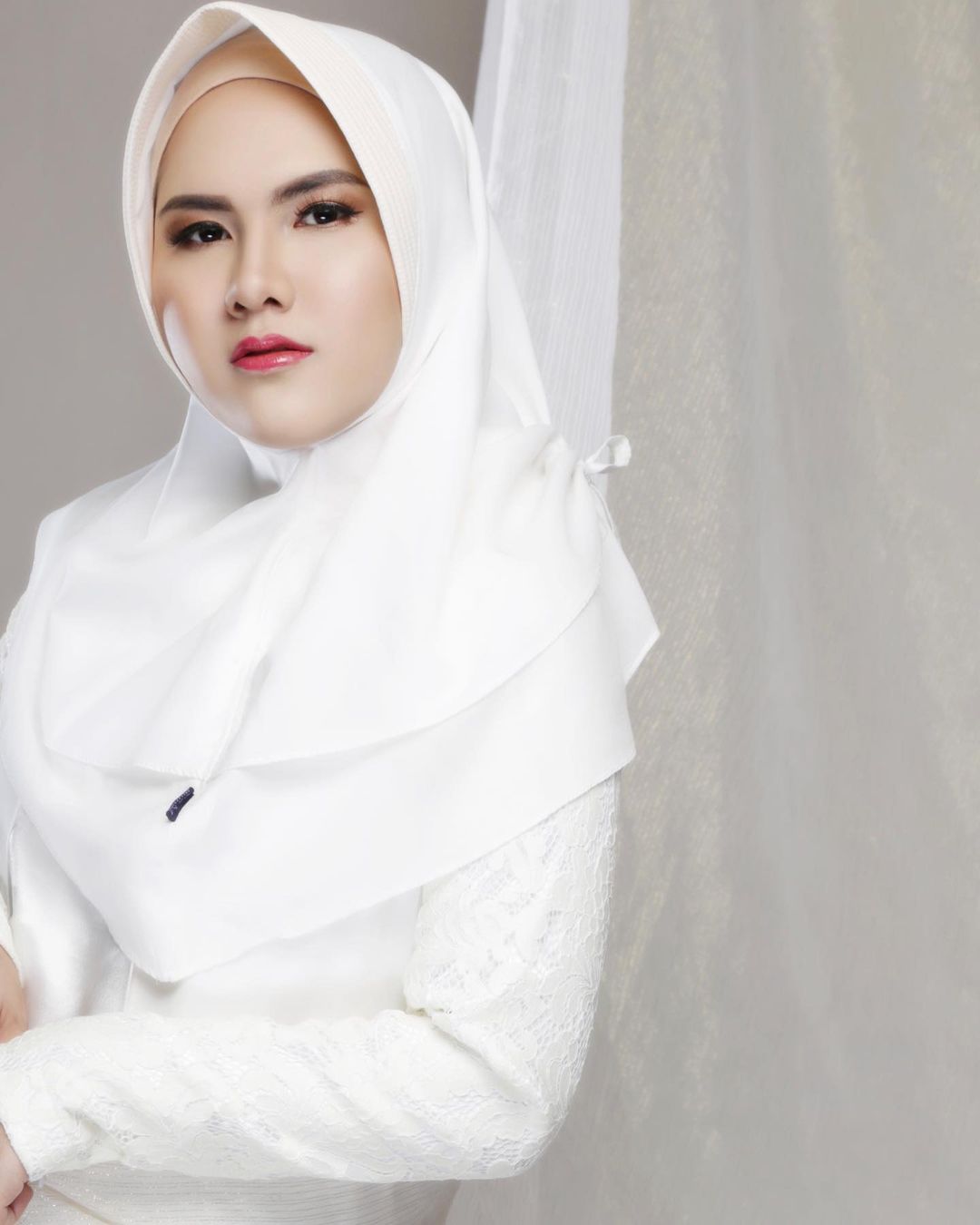 6 Potret cantik Evelin Nada Anjani saat kenakan hijab, tuai pujian