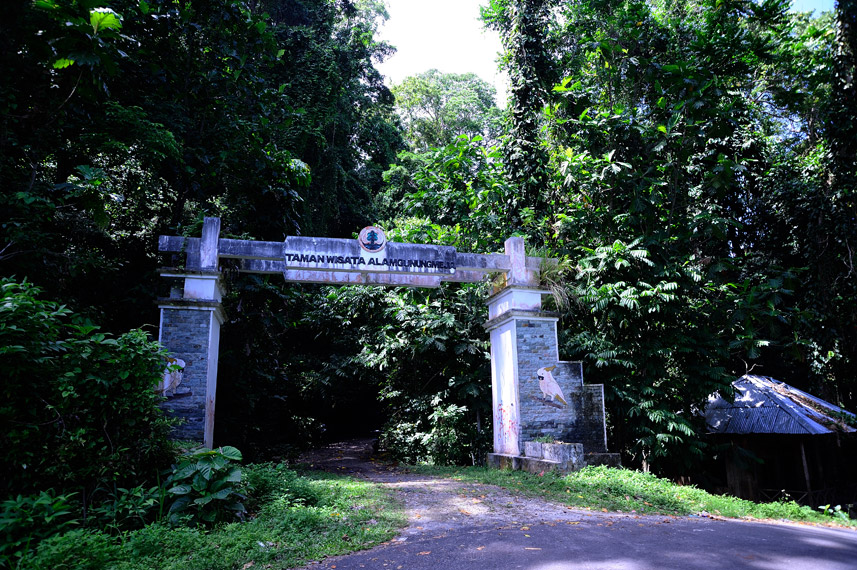 Taman Wisata Alam Gunung Meja (sumber: indonesiakaya.com)