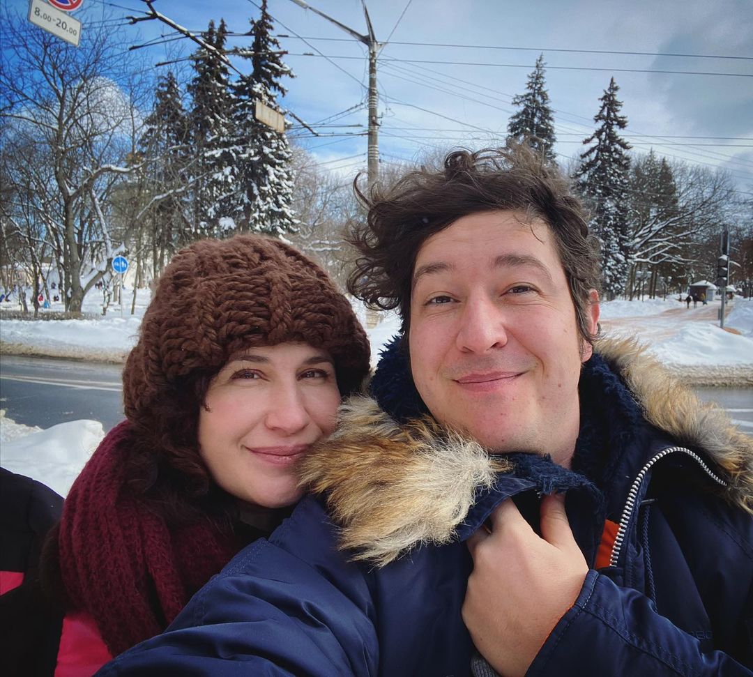 Dmitry Shurov dan istri
