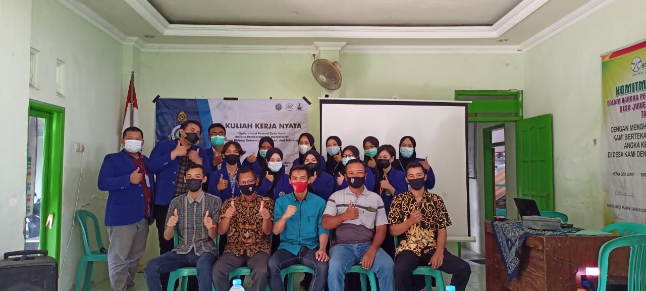 (Peserta KKN Pulang Kampung Nganjuk Universitas Negeri Malang 2021 beserta Perangkat Desa Juwet)