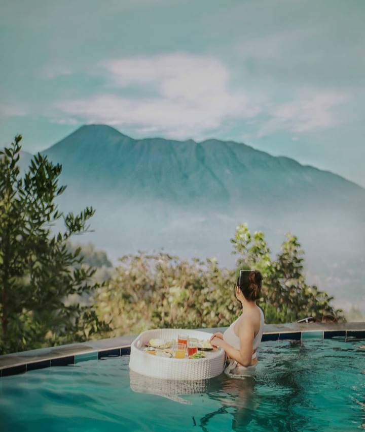 Menginap di villa Puncak rasa Bali, 9 fasilitas ini bisa kamu dapatkan