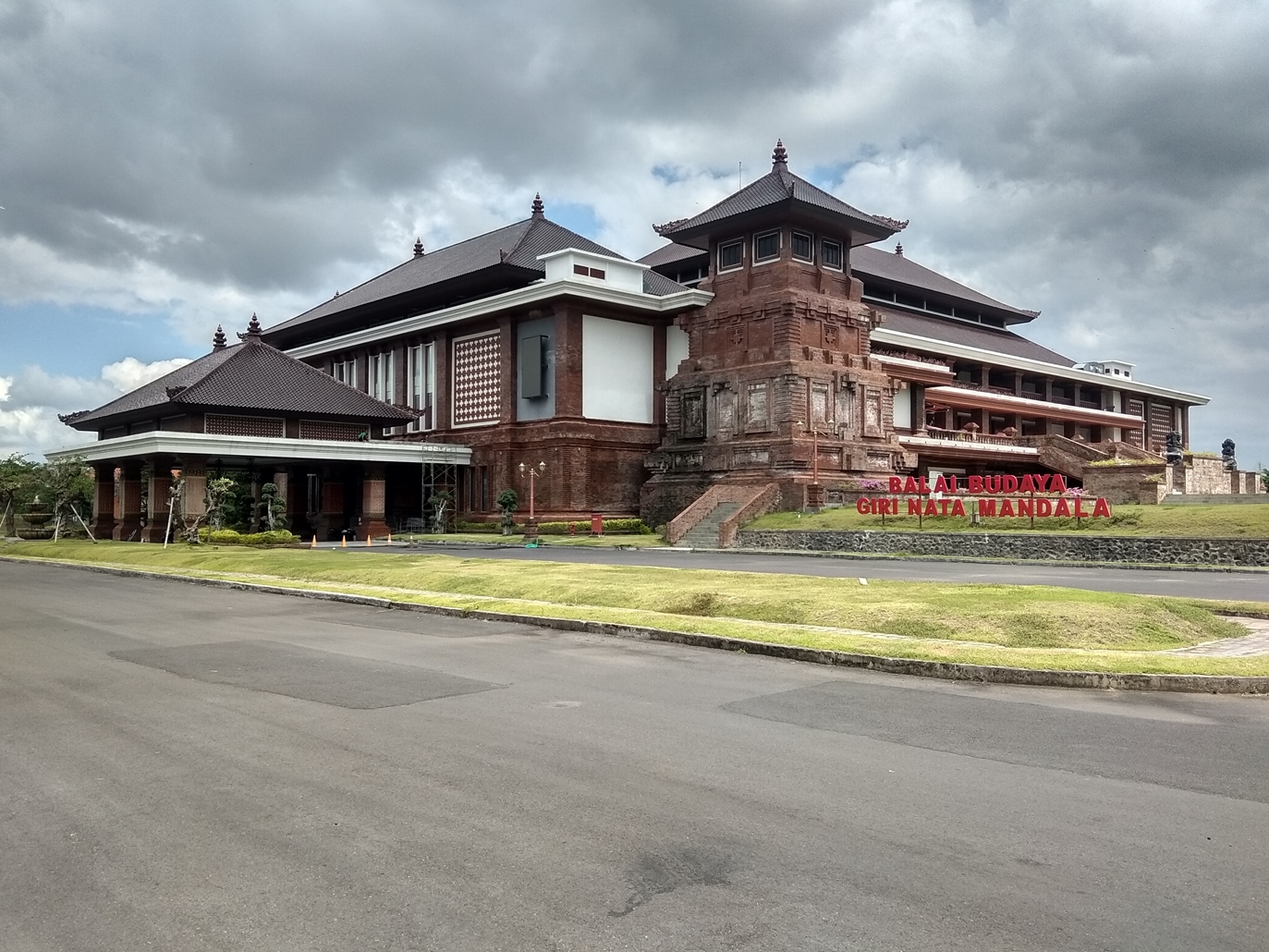Mengitari kemegahan Pusat Pemerintahan Kabupaten Badung