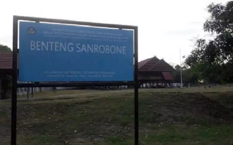 Wisata sejarah Fort Sanrobone Makassar