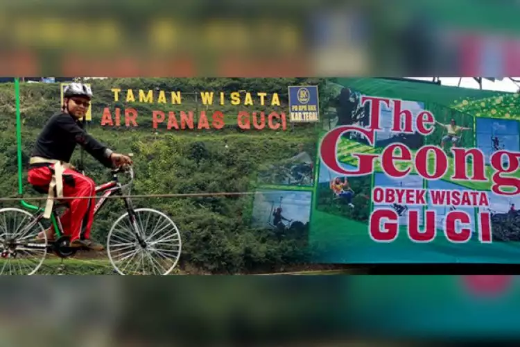 Rasakan sensasi naik sepeda gantung di objek wisata Guci Tegal
