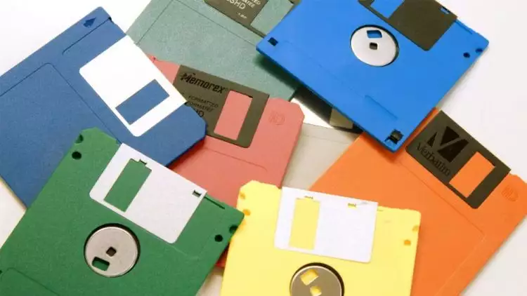 Ini evolusi 5 media penyimpanan file dokumen dari masa ke masa