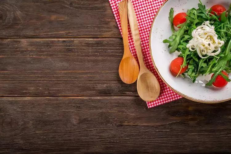 Tak disangka, ini 8 khasiat kamu rajin makan salad sayuran
