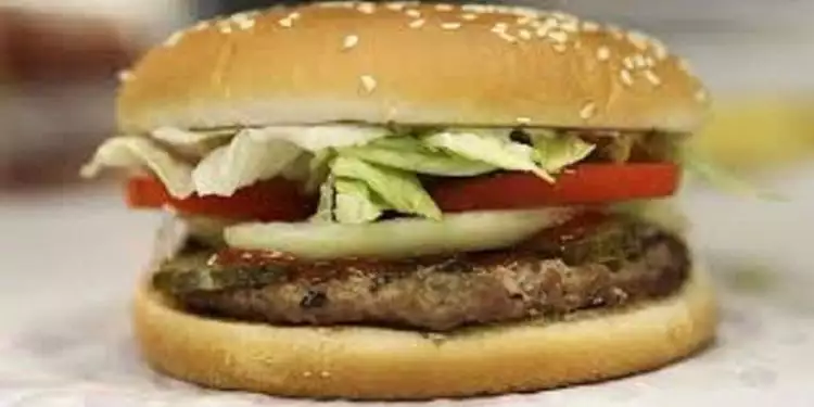 Makan burger ternyata bikin pria makin perkasa, ini penjelasannya
