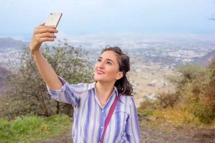 Ternyata kamera depan handphone awalnya bukan dibuat untuk selfie