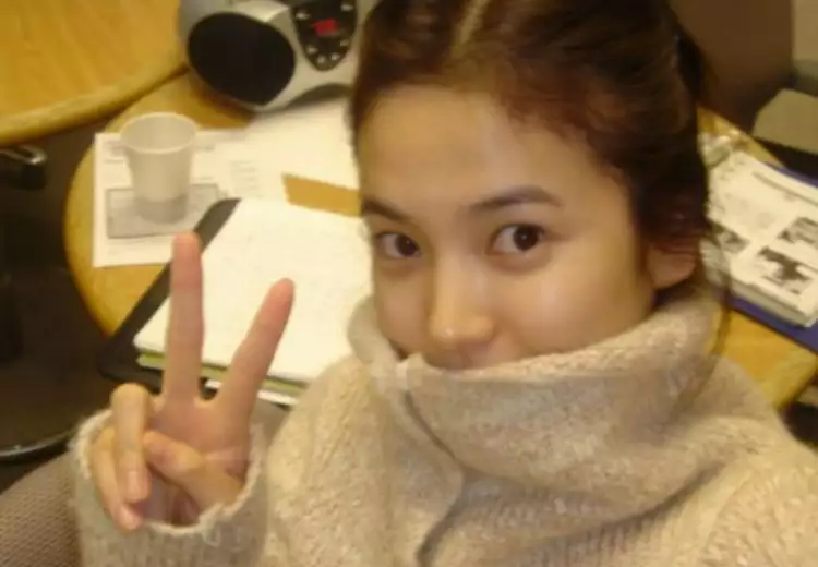 18 Foto selfie jadul Song Hye-kyo, tanpa makeup dan gaun mahal lho