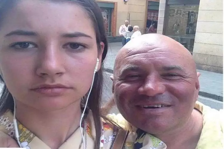 Kerap jadi korban pelecehan verbal, wanita ini ajak selfie para pelaku
