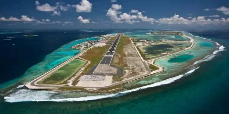 4 Bandara berbentuk pulau terunik di dunia, bikin takjub