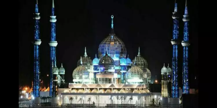 7 Penampakan Masjid Kristal yang keindahannya memukau