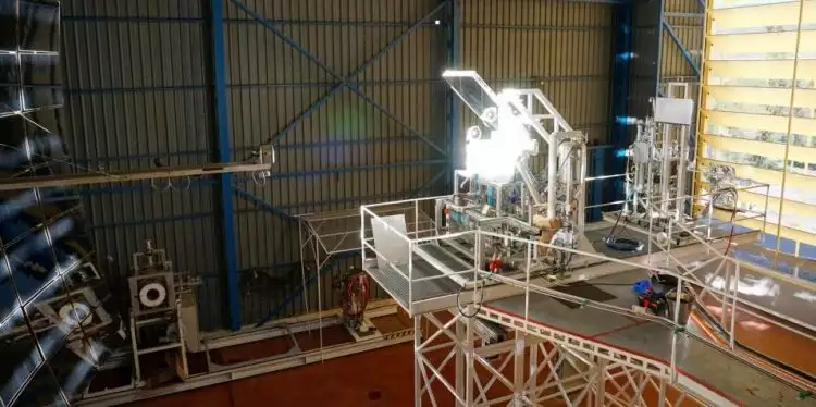 Mesin ini bisa ciptakan air dan oksigen di Bulan, canggih banget