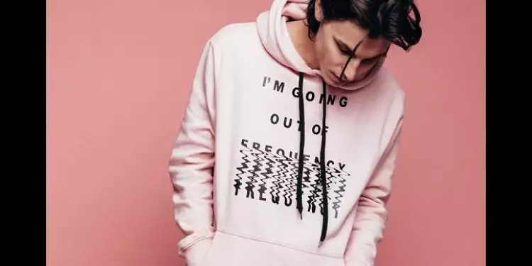 5 Tren fashion cowok serba pink yang bakal booming di 2018