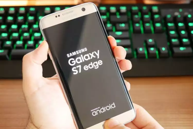 Dikabarkan alami pemerosotan persaingan, Galaxy S7 Edge dijual murah