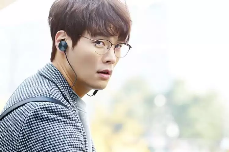 6 Potret Choi Daniel, bos keren ganteng di Drama Korea Jugglers