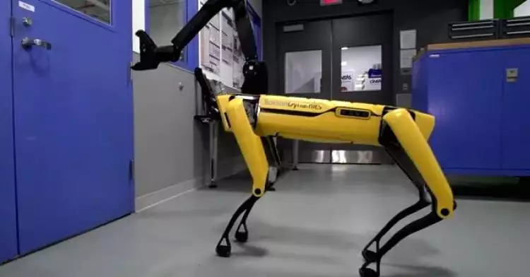 Viral video tentang aksi robot anjing buka pintu, canggih abis!