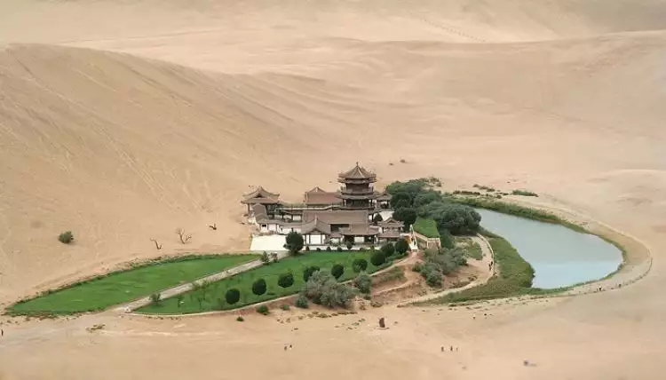 Panorama menakjubkan 9 oasis terindah di dunia