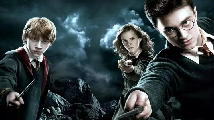 13 Teori Harry Potter ini bakal bikin kamu tercengang