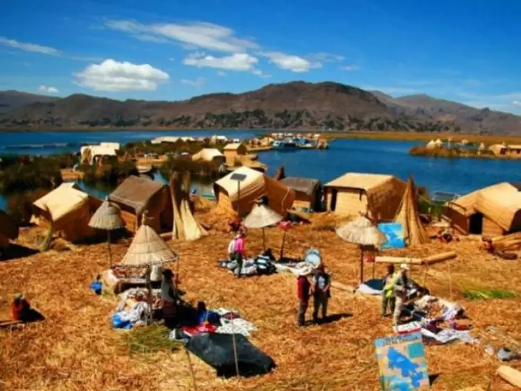 Mengintip Desa Terapung Danau Titicaca yang menakjubkan
