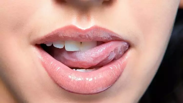 Coba tes kepribadian pacar kamu kalau dilihat dari bentuk lidah