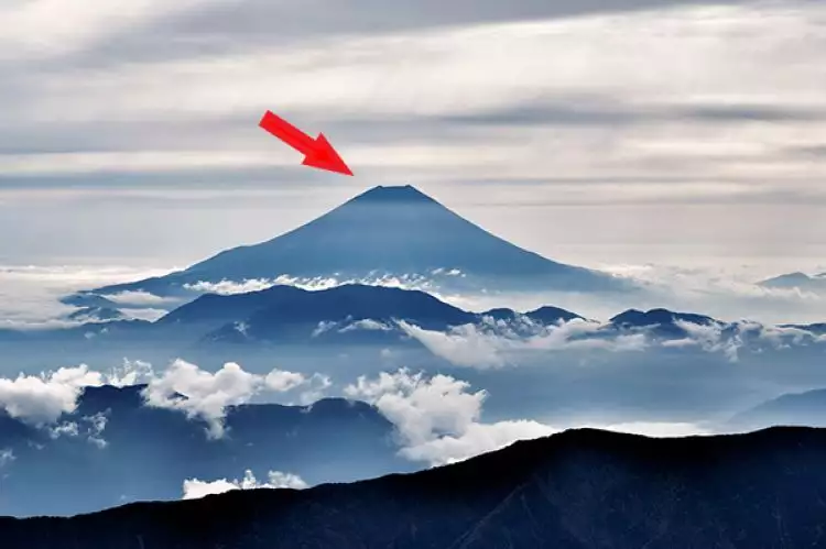 4 Gunung di Jawa Barat ini terdapat makam pada puncaknya