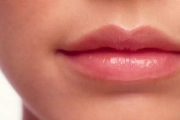 Bikin bibir merah alami tanpa lipstik, murah dan lebih sehat