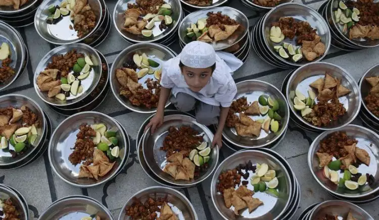 7 Tradisi Ramadan terunik di berbagai negara, mana yang paling seru?