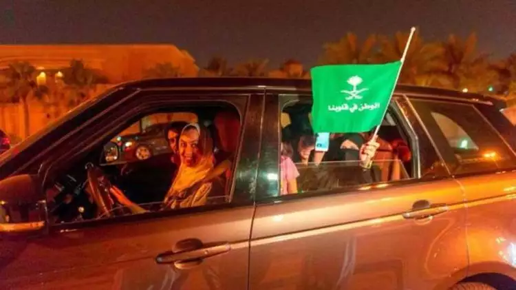 Potret Wanita Saudi yang kini boleh menyetir, ada yang bawa mobil F1