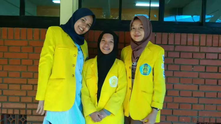 Tiga mahasiswi UI ciptakan inovasi hijab dengan resleting