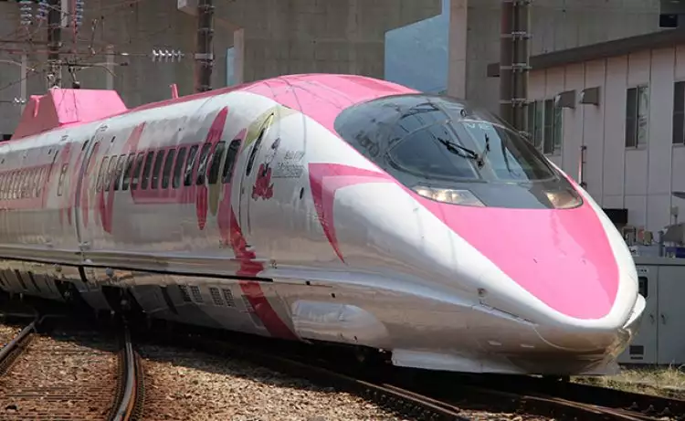 Kereta ala Hello Kitty ini diresmikan di Jepang, imut banget